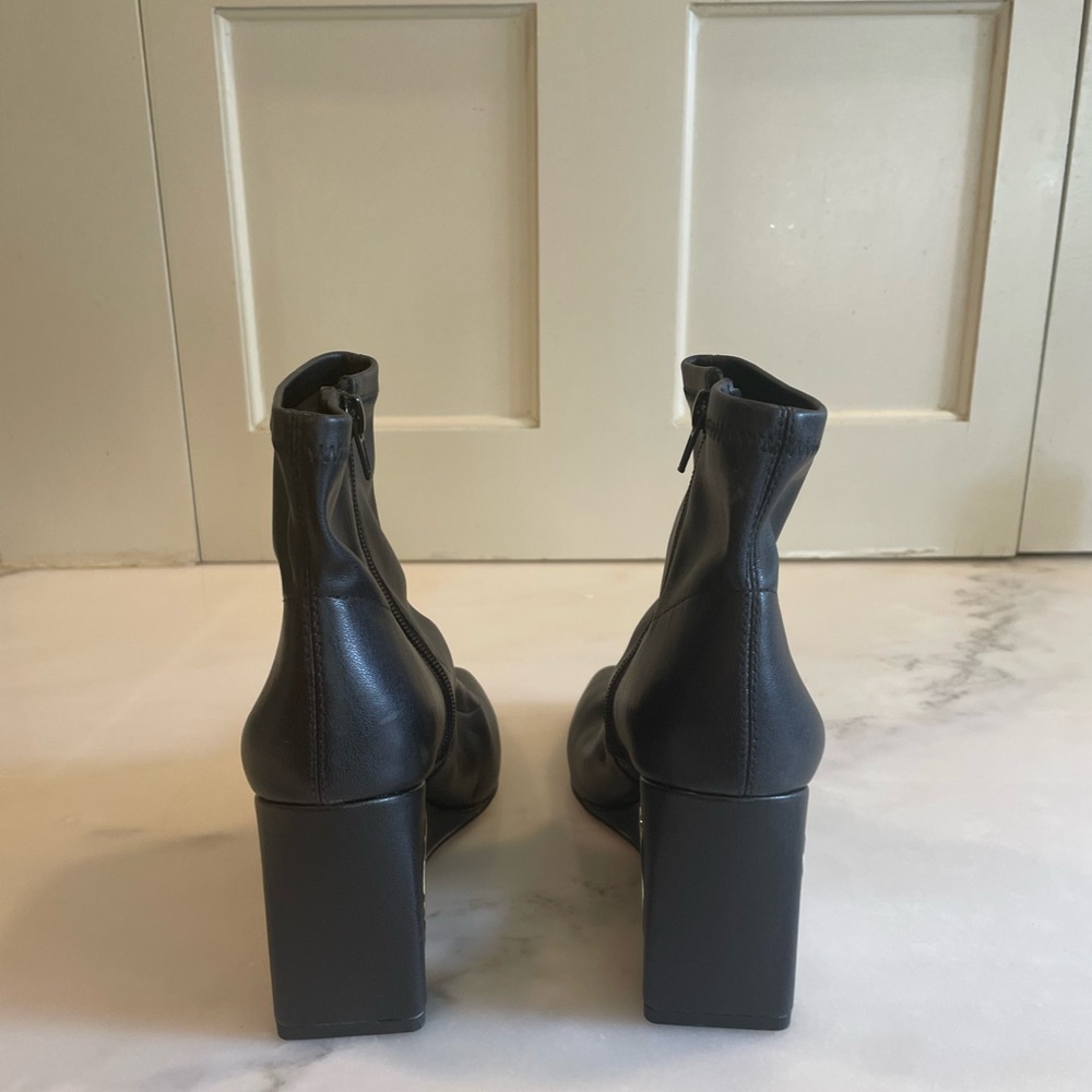 Katy Perry Hollow Heel Wedge Bootie in Black, Size 6 - Picture 3 of 6